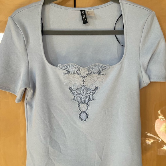 H&M Blue top with eyelet lace embroidered NWOT - Picture 4 of 4